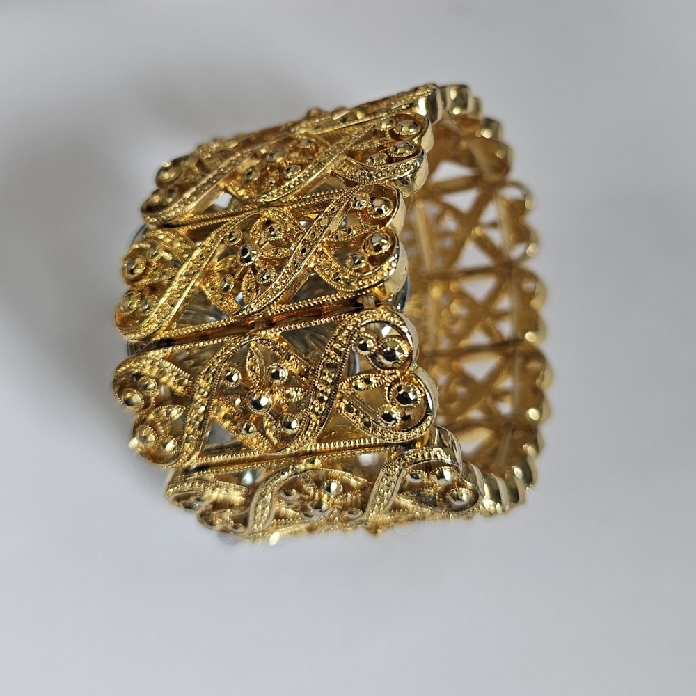 Gold Tone Stretch Bracelet